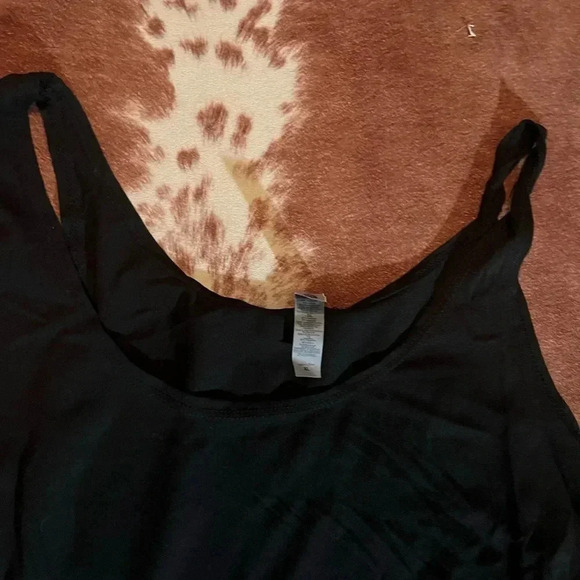 Workout tanks size XL bundle - Picture 2 of 4